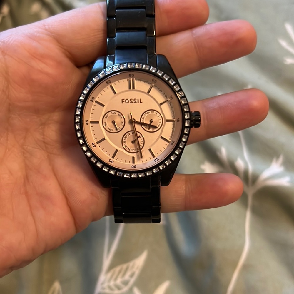 Black fossil watch with pink face